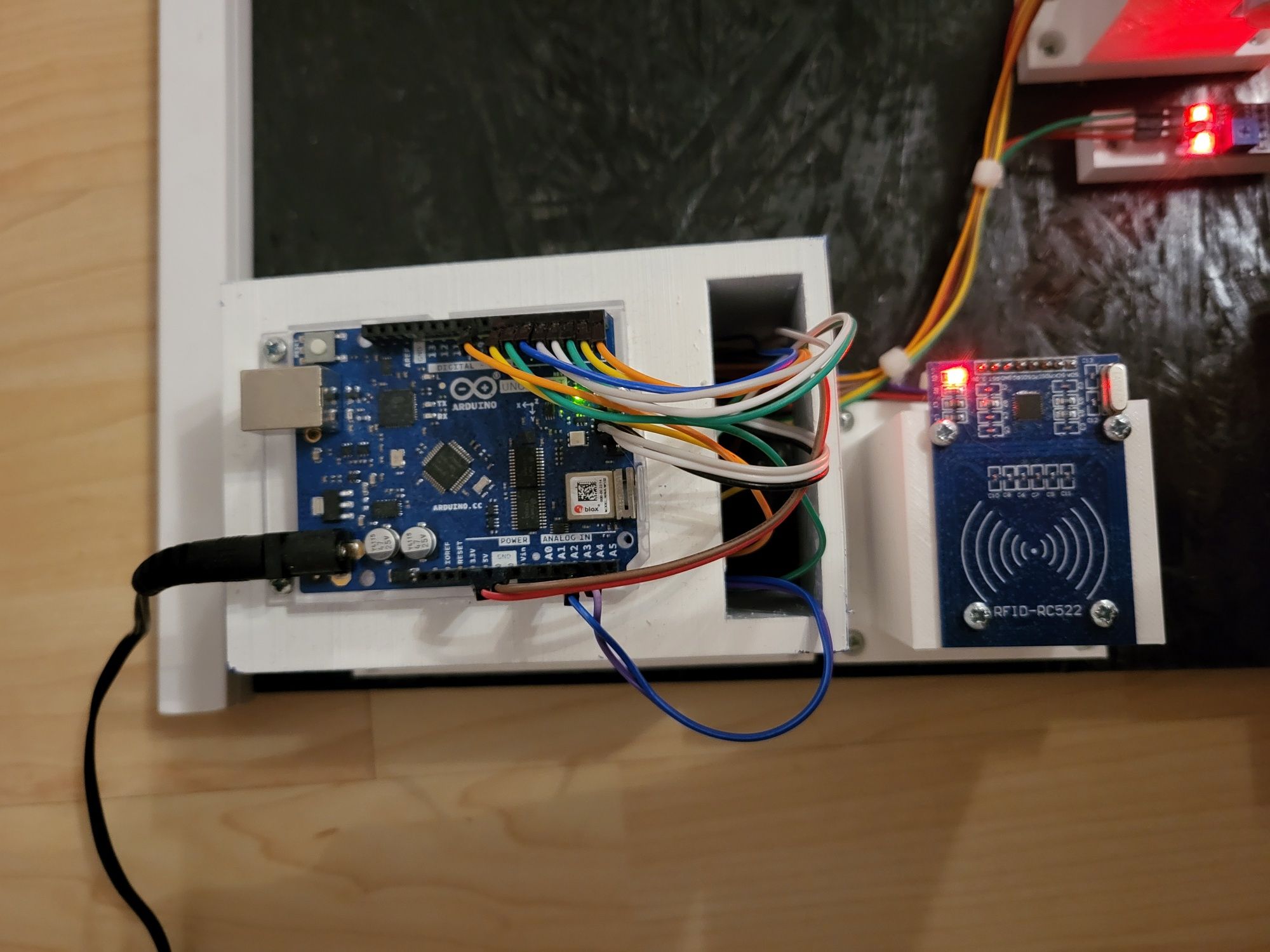 Makieta Arduino inteligentny parking samochodowy aplikacja android