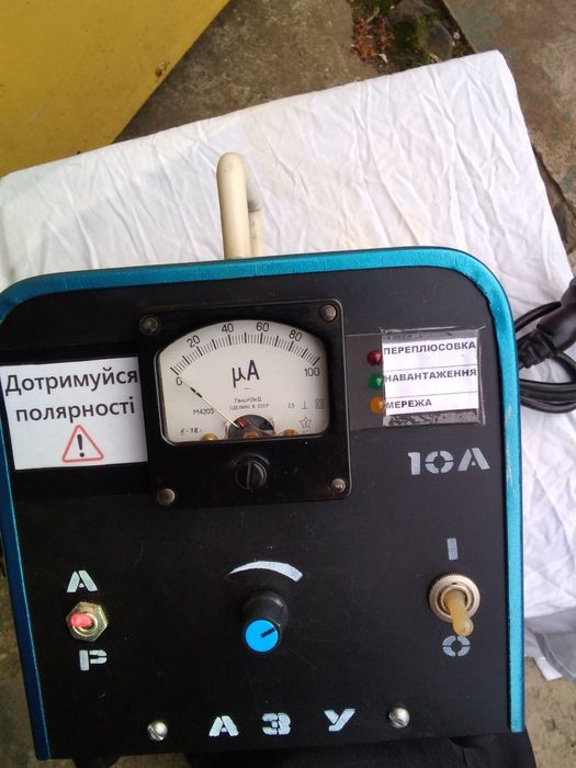 Зарядний пристрій для авто