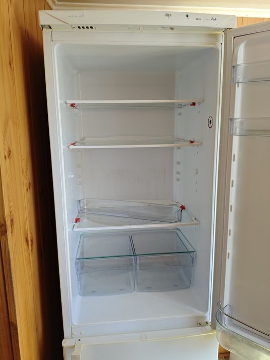 Продам не робочий холодильник Snaige