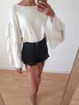 Kremowy sweter Zara S z falbanami