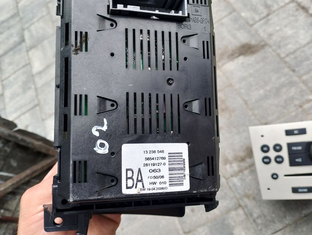 Radio opel astra h z wyświetlaczem