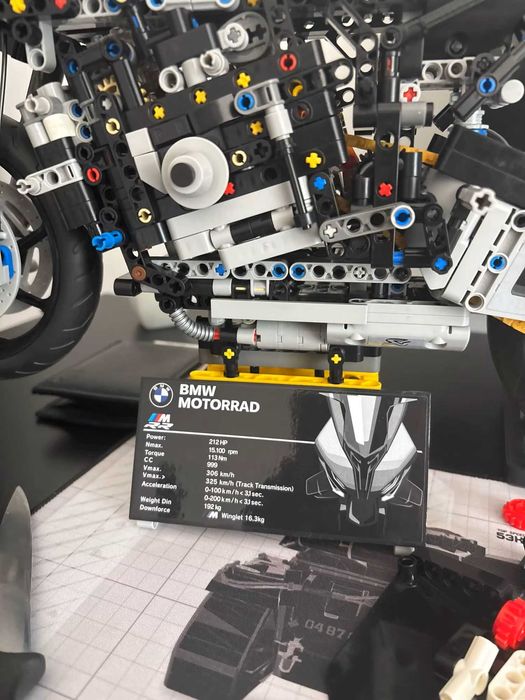 Réplica LEGO BMW M 1000 RR – Novo por montar