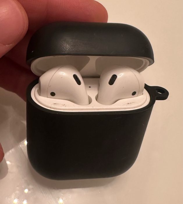 Наушники AirPods