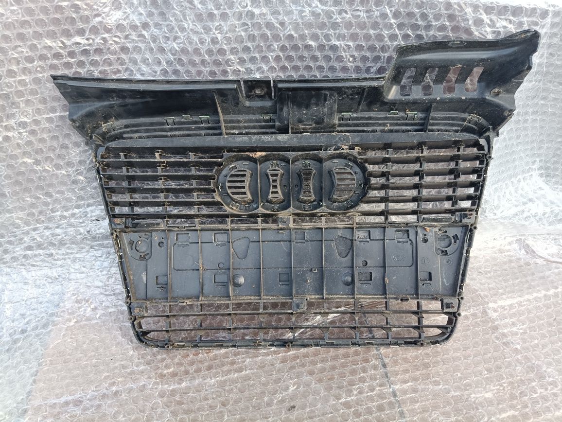 Audi a4 B7 8e0 atrapa grill wlot powietrza przód orginał uszkodzony