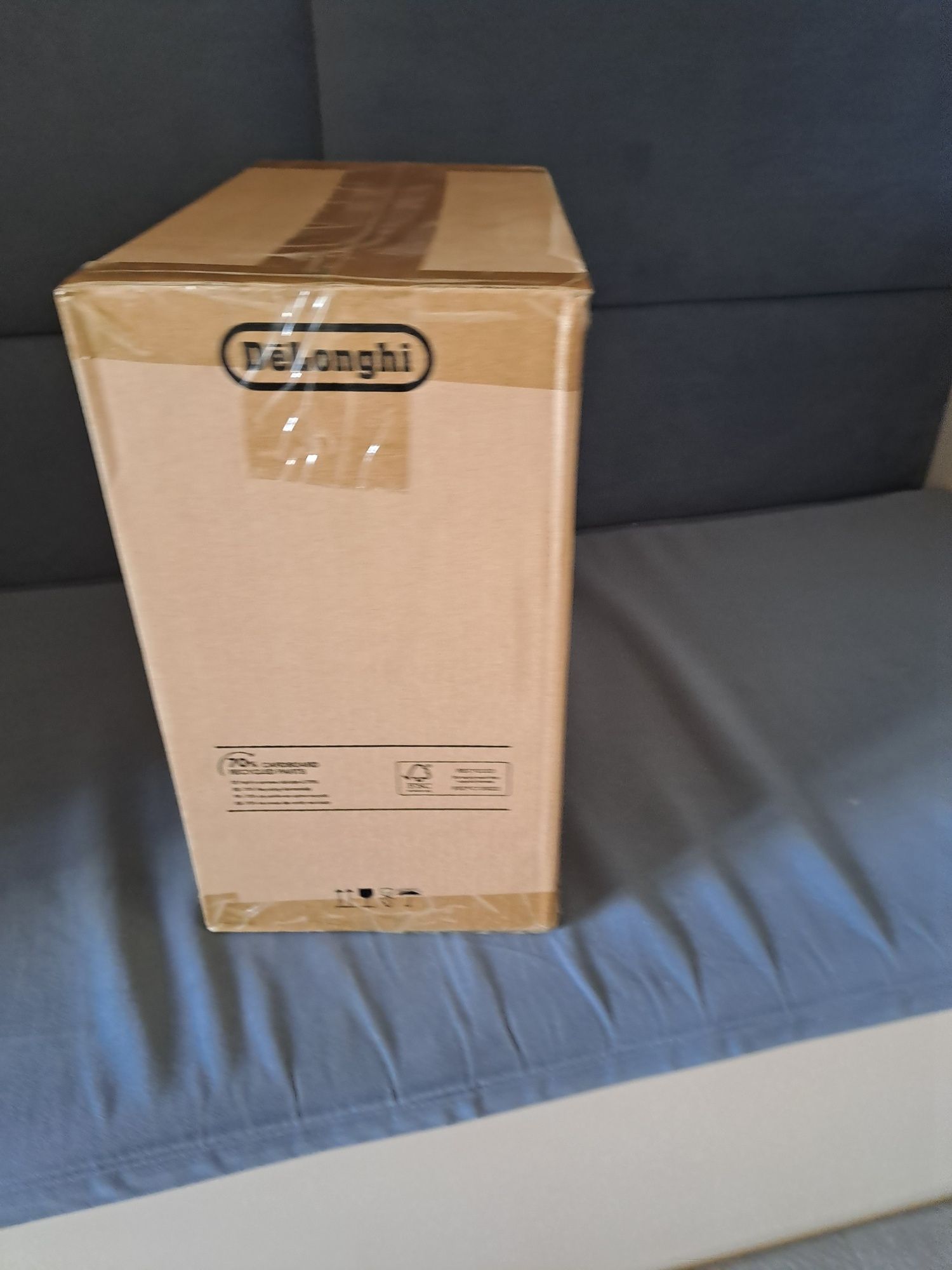 Ekspres do kawy DeLonghi Dedica Style EC685.M