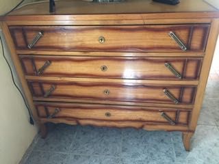 Cómoda  vintage para roupa e/ou 2 cadeiras (conjunto em madeira)
