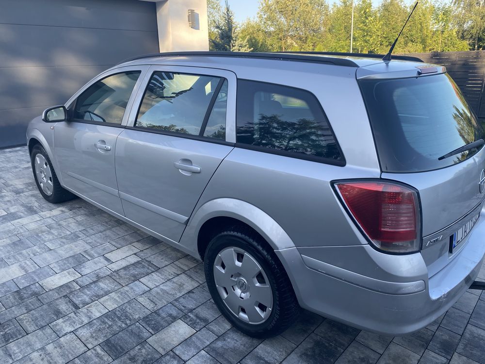 Opel Astra h 1.9 cdti 100km