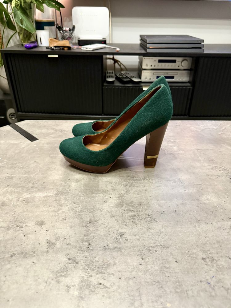 Buty na słupku Stradivarius zielone rozmiar 41