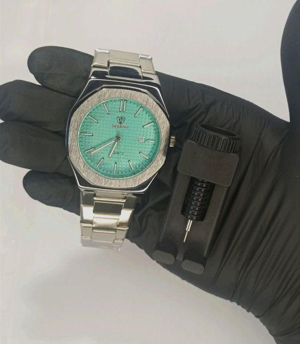 Елегантний годинник DFARN