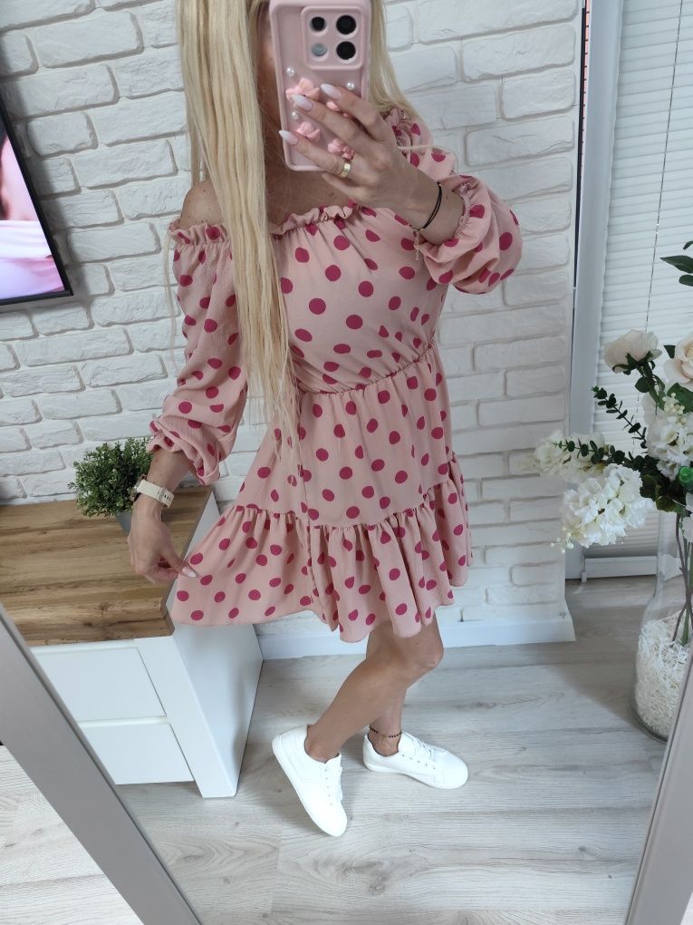Sukienka w groszki PrettyLittleThing
