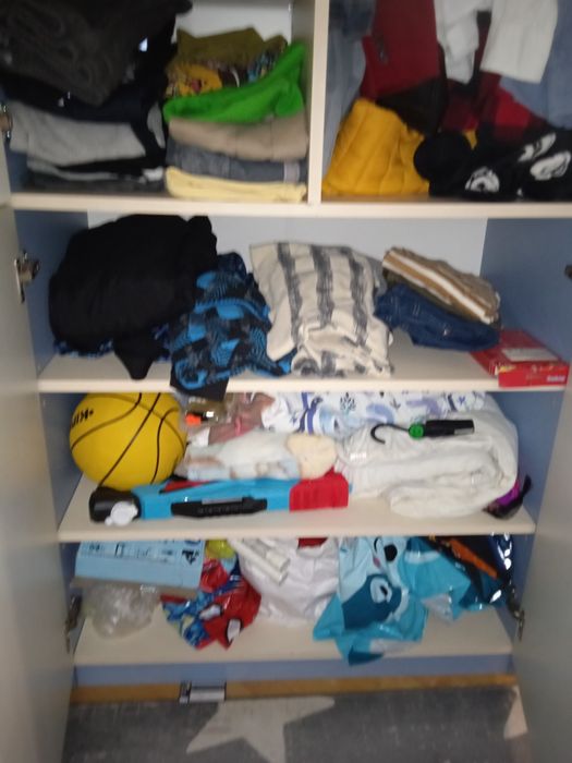 MEBLIK-zestaw-szafa-komoda-regał-łóżko z materacem