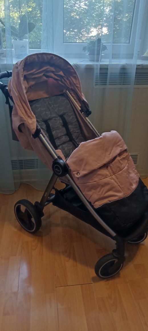 Продам коляску baby design в отличном состоянии