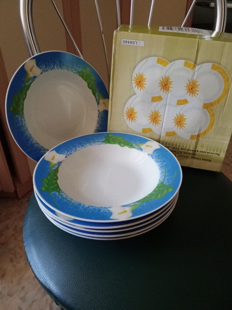 Продам набор тарелок новый