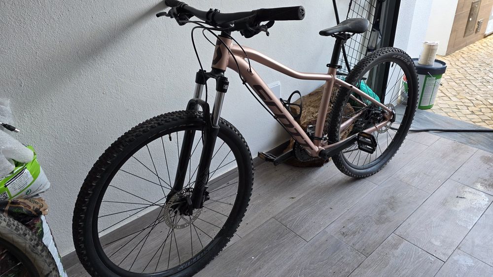 Bicicleta BTT Scott senhora