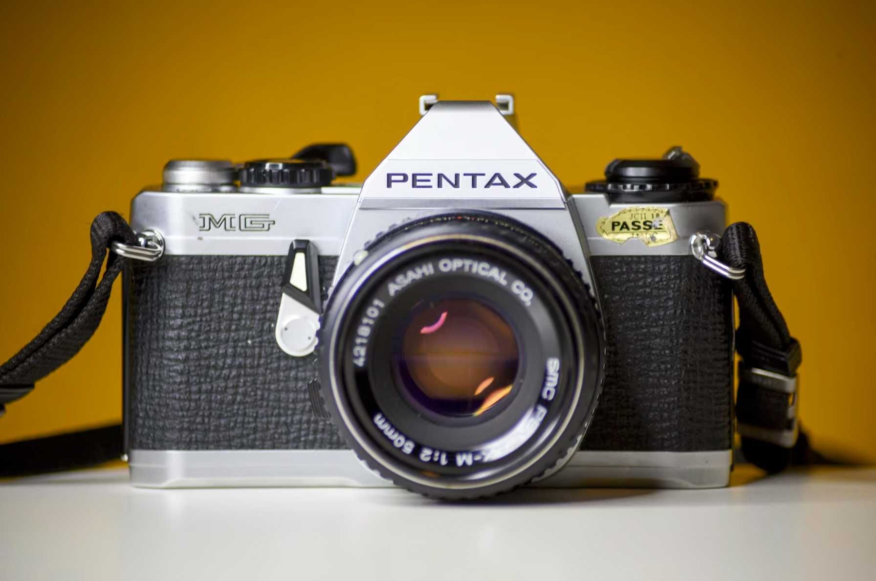 Pentax MG + SMC Pentax 50mm f/2 - (testada e limpa)