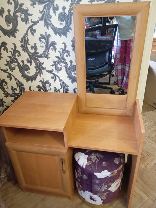 Туалетний стіл . Дешево. Самовивоз