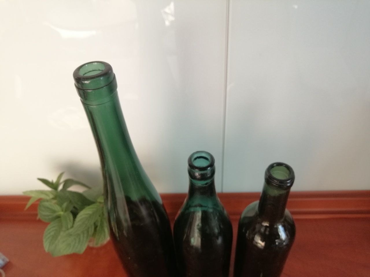 Butelki kolekcjonerskie, zielone, Vintage, PRL 4 szt, oryginalna dekor
