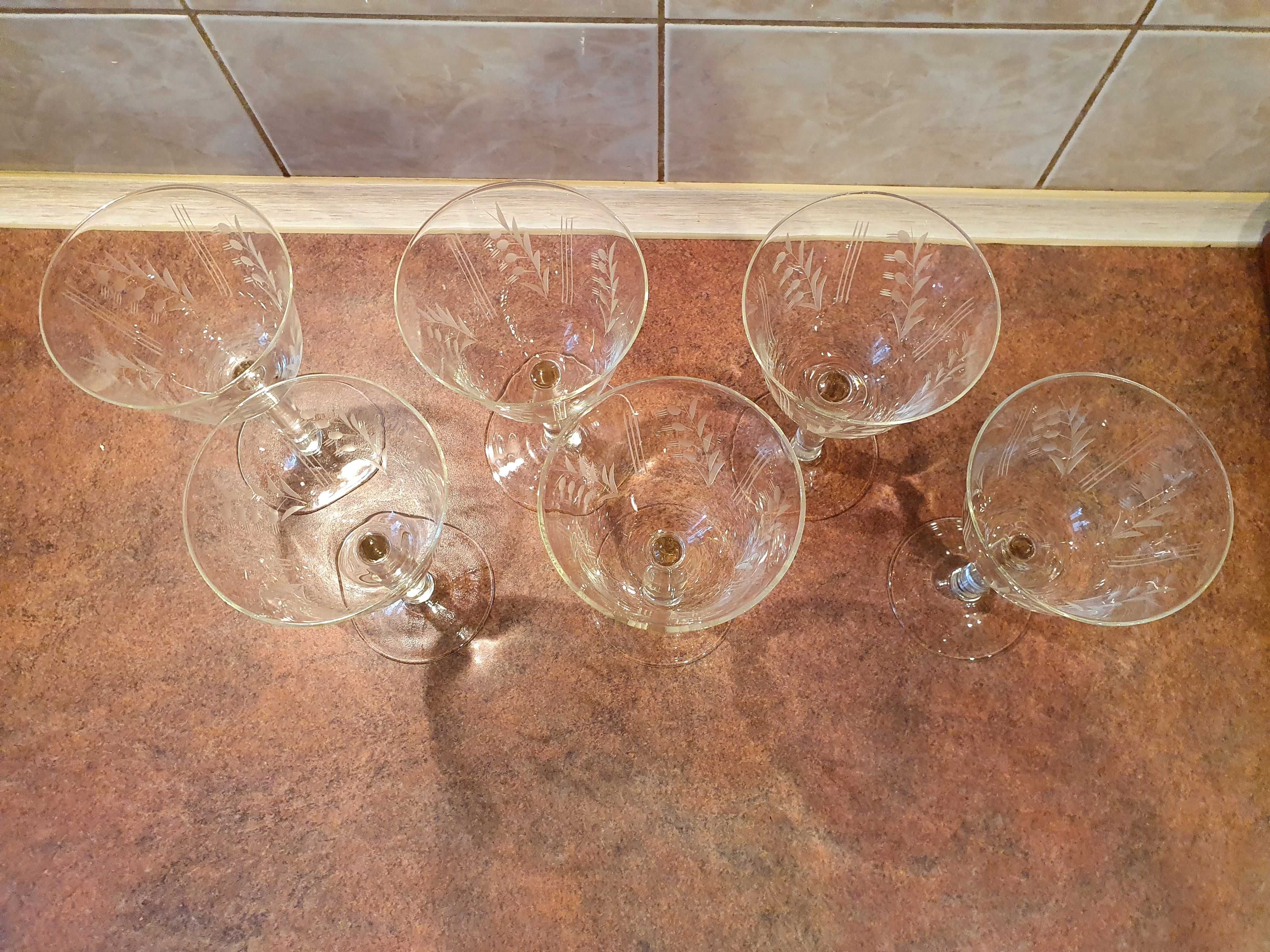 Kieliszki  szklane  6  szt,  16,5  cm