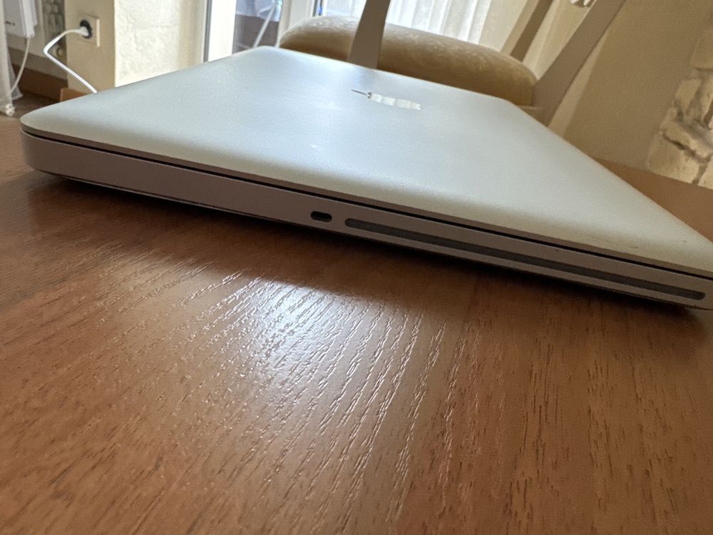 Продам MacBookPro 2011