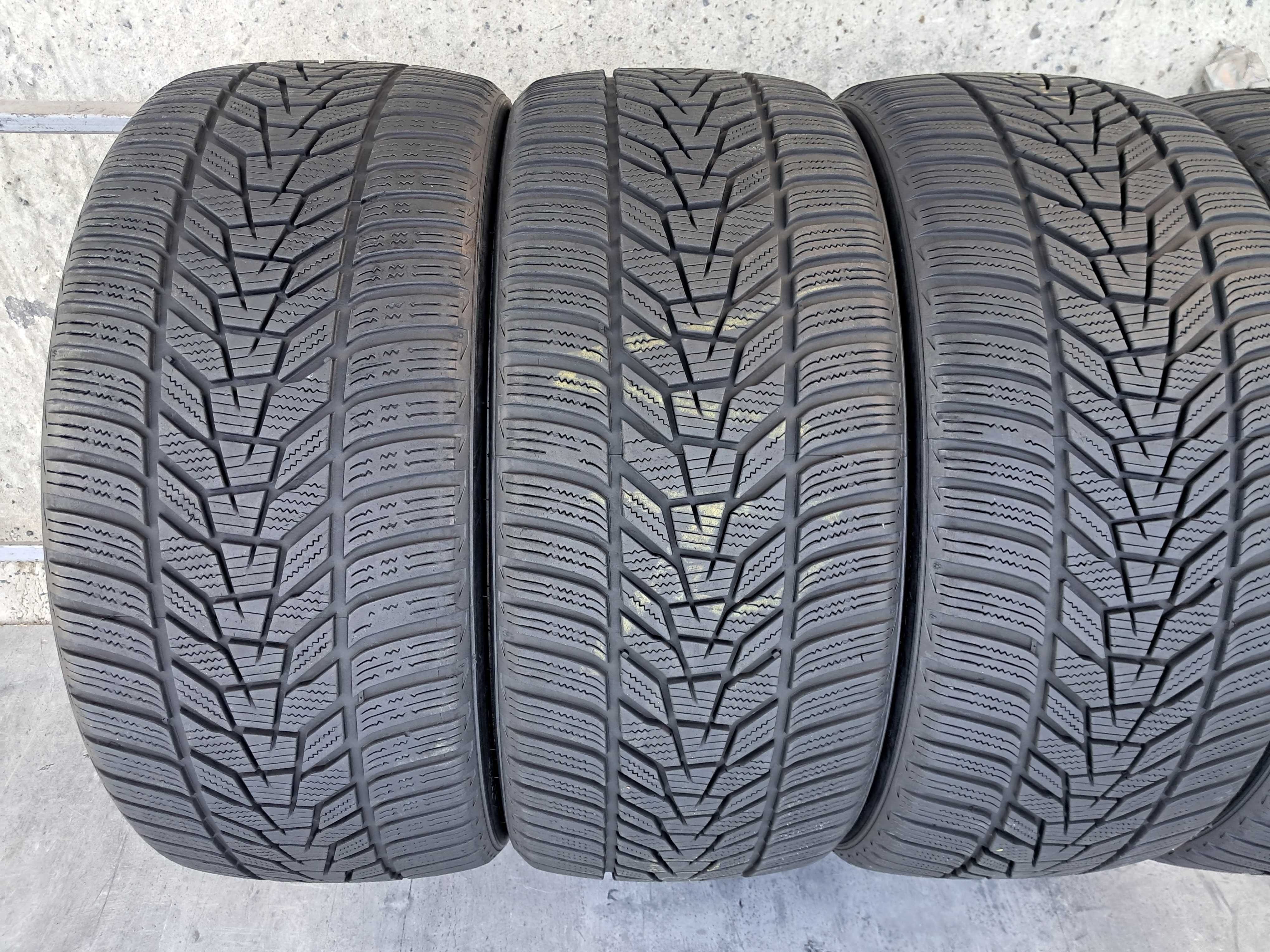 Резина зима 95% протектор Hankook 235/35 R20  Winter I'Cept Evo 3