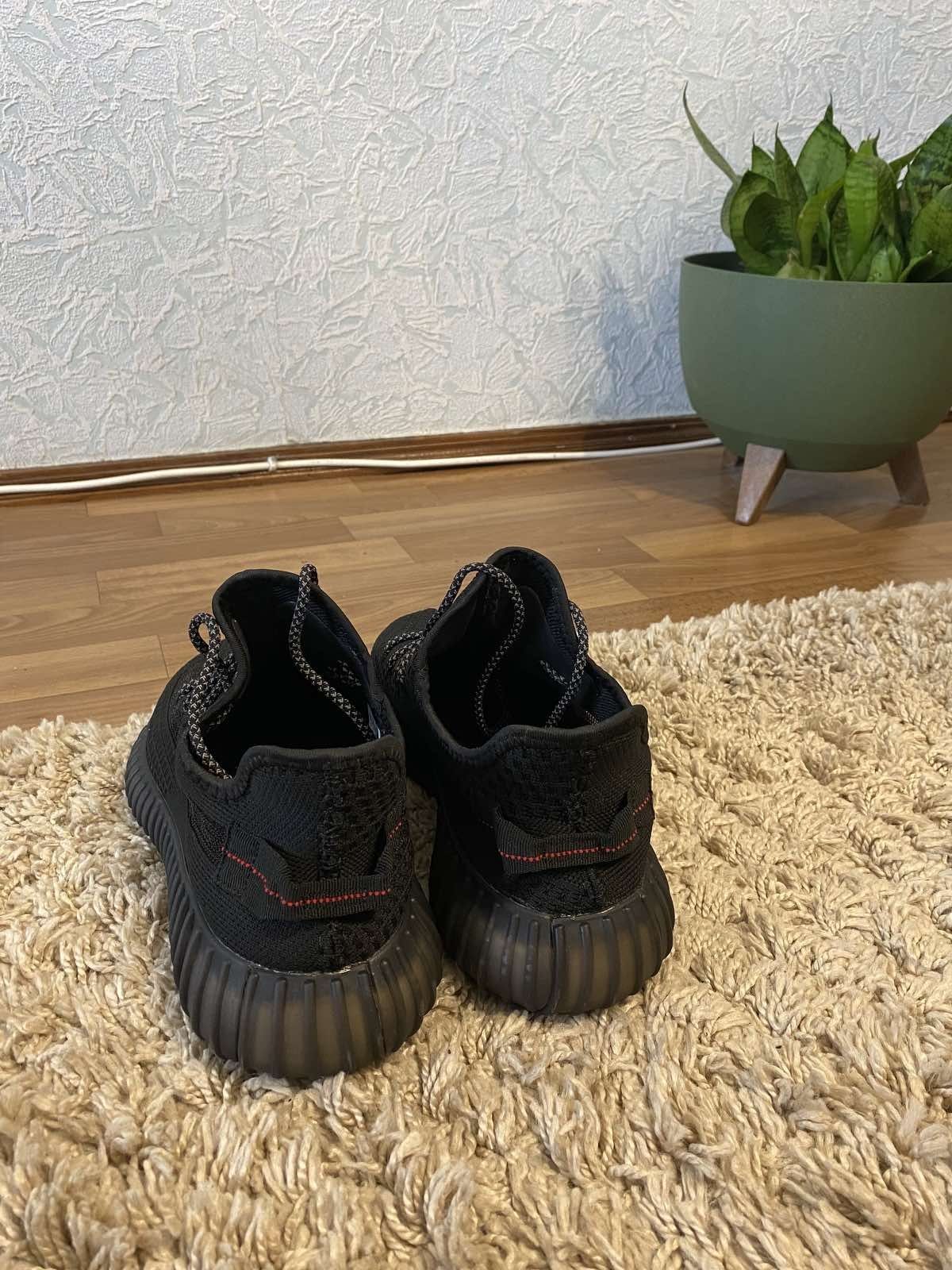 Кросівки Adidas Yeezy Boost 350 v2