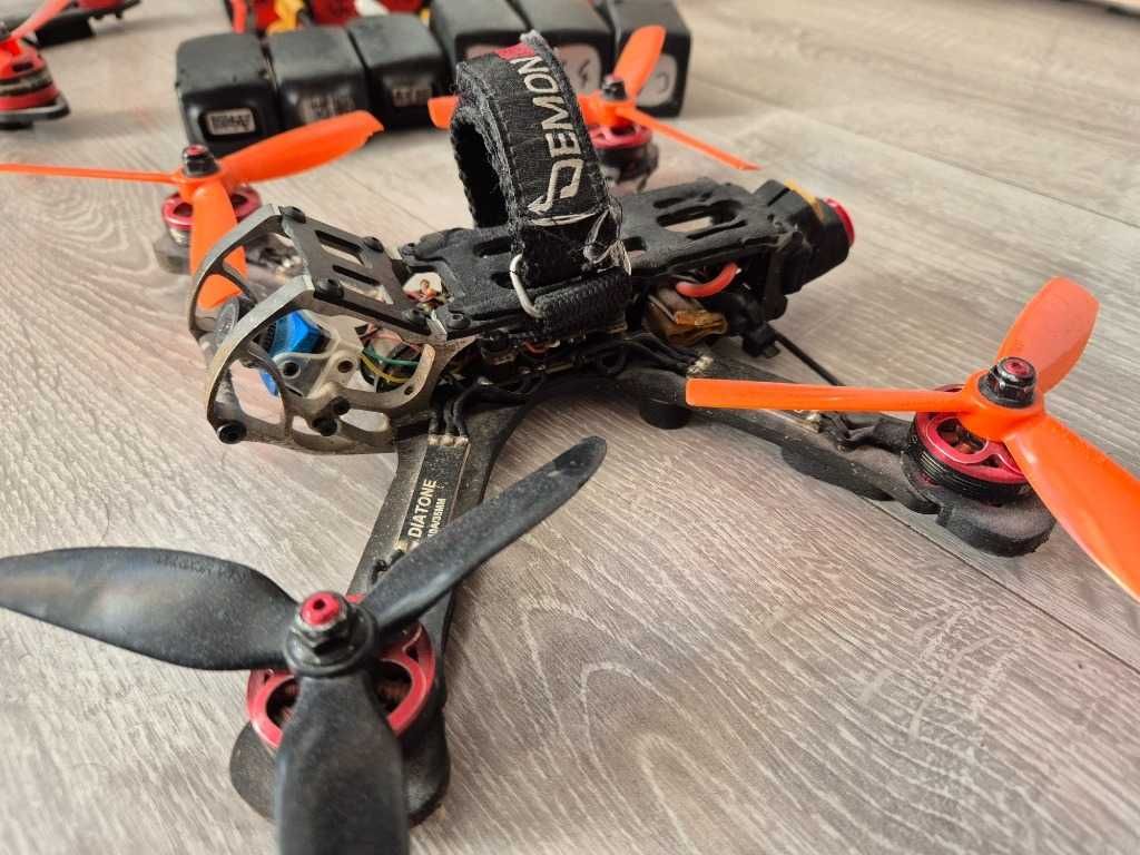 2 drony FPV i 13 pakietów LIPO + Aparatura + Akcesoria