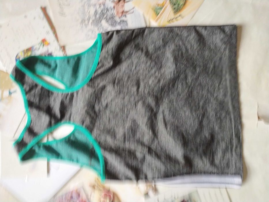 Спортивні  жіночі футболки р-36/38 відмінний стан