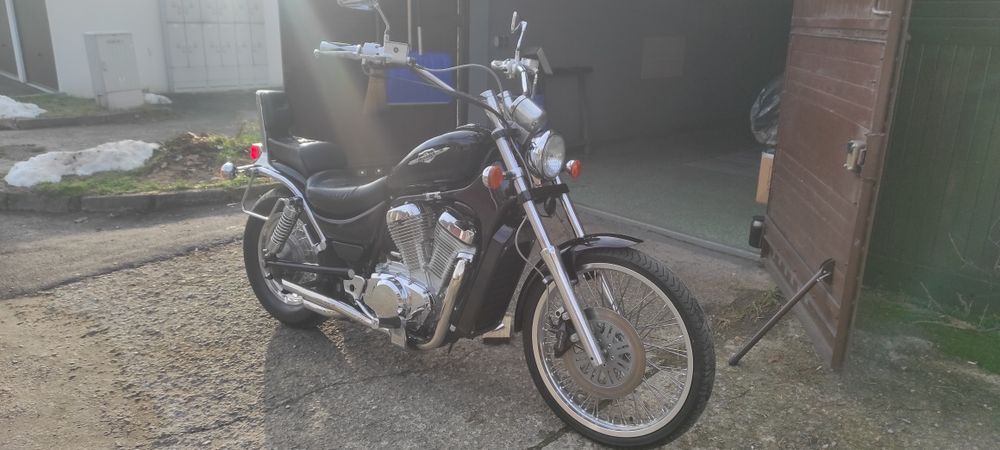 INTRUDER VS 800 96r. 30000km.
