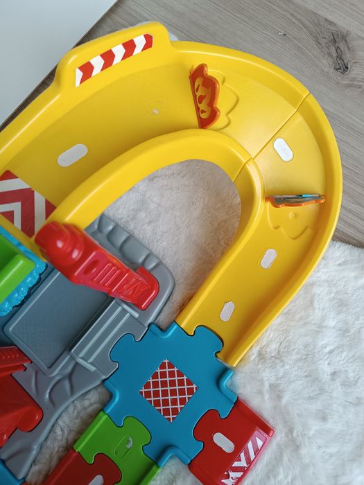 Remiza strażacka Tut Tut z autkiem na baterie Vtech