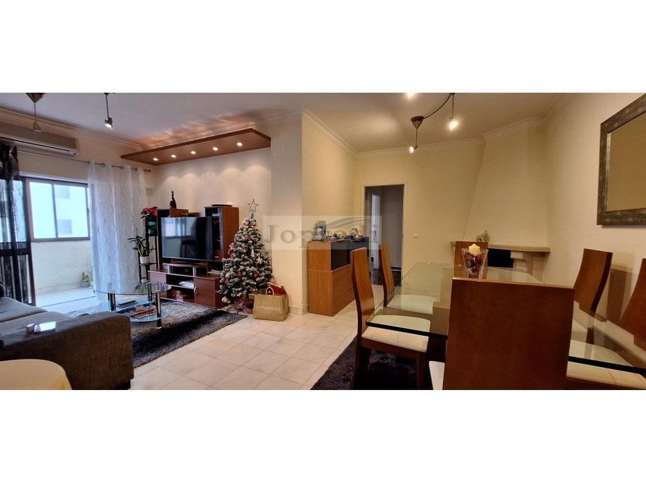 Apartamento T2 com arrecadação