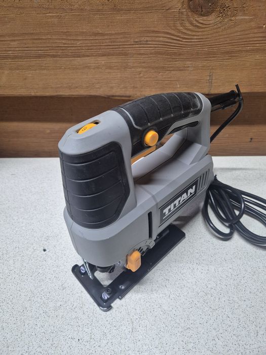 Titan Wyrzynarka 600W F66