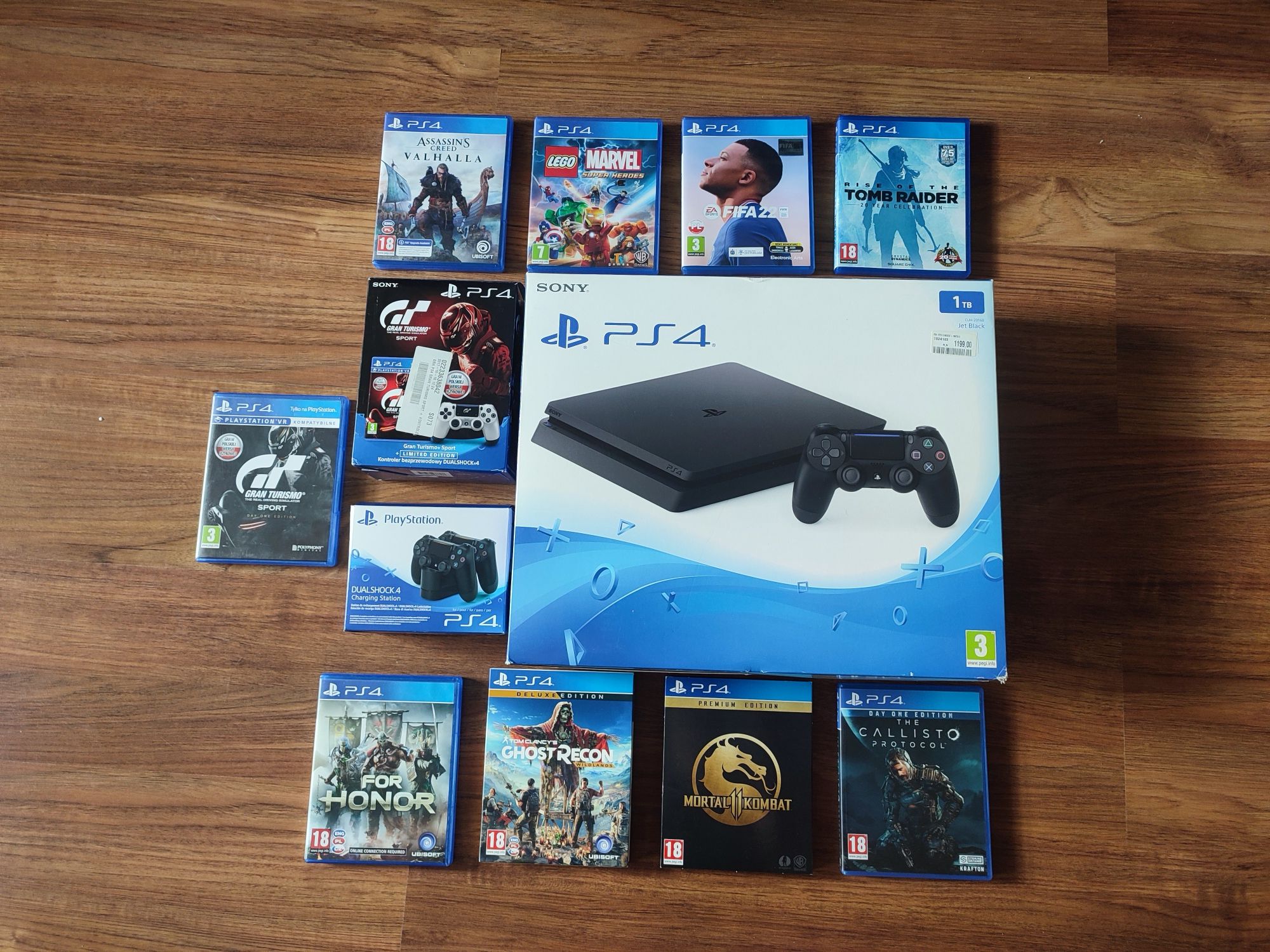 Sony PS 4 Slim 1 TB + 2 pady + ładowarka + 8 gier