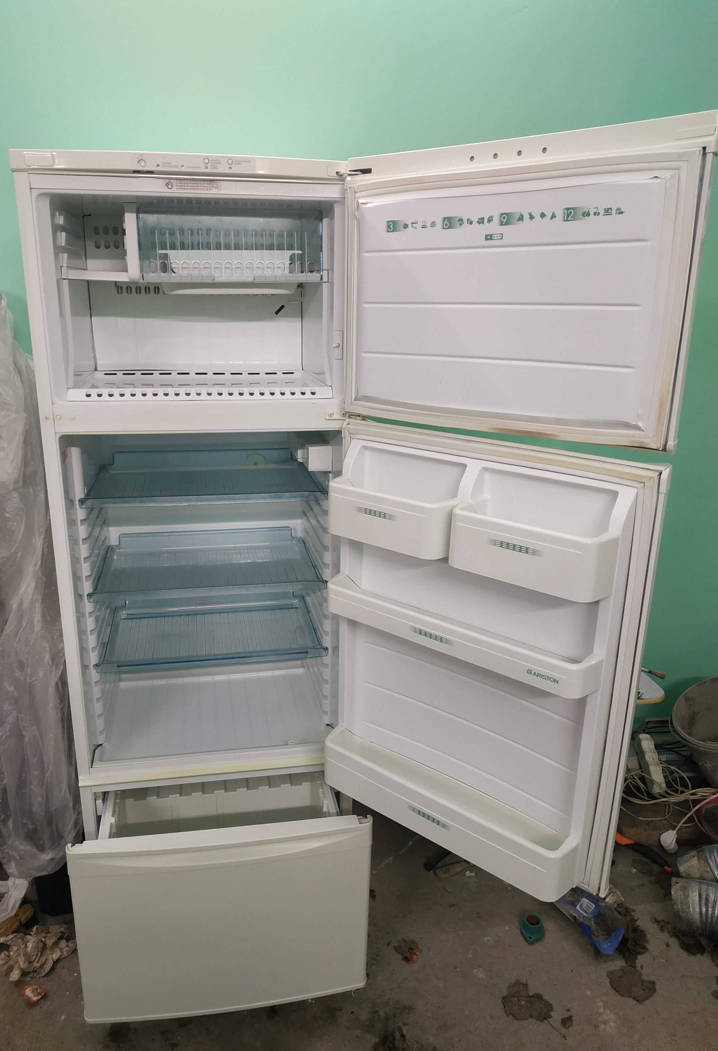 Холодильник Hotpoint-Ariston ENF 335.3 X  / No Frost слабо холодит