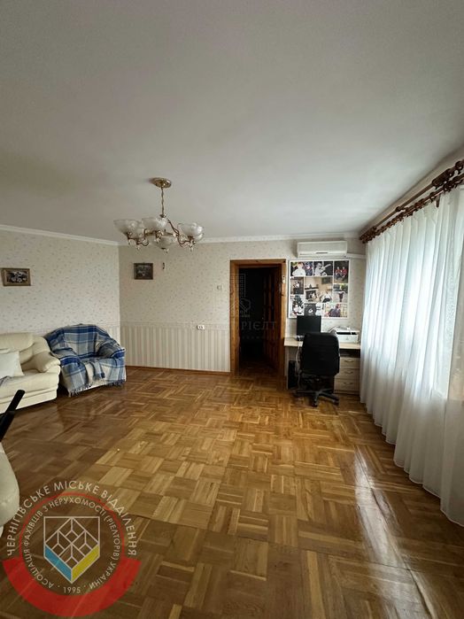 RLT I01 Продам 4 кімнатну квартиру в районі Льотного училища