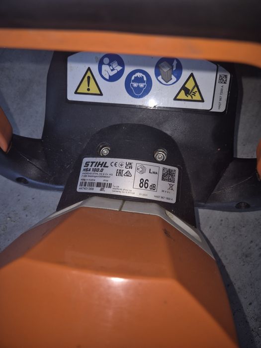 Nożyce akumulatorowe do żywopłotu STIHL HSA 100.