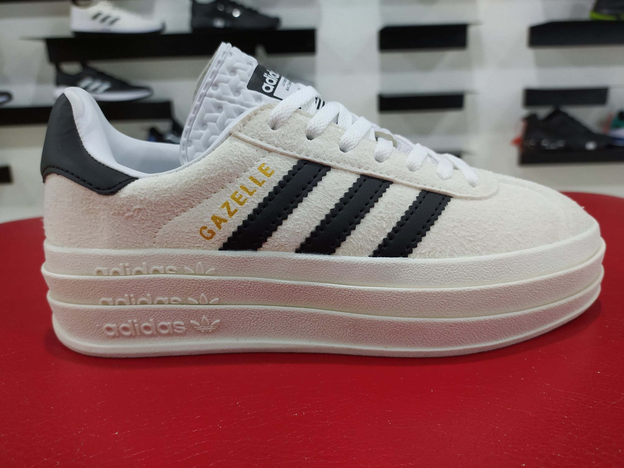 Кроссовки женские Adidas Gazelle Bold