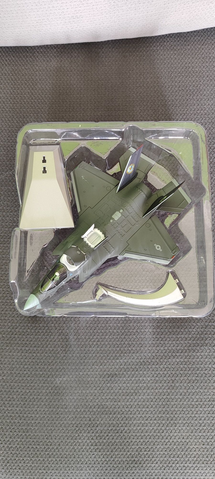 Samolot metalowy f-35b lightning ll skala 1:72 jak nowy