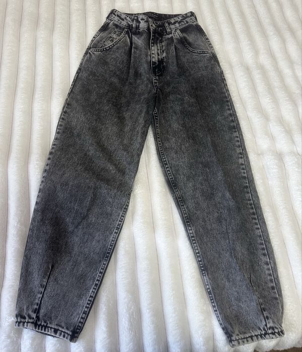 Жіночі джинси сірого кольору, розмір S, ціна-529 грн