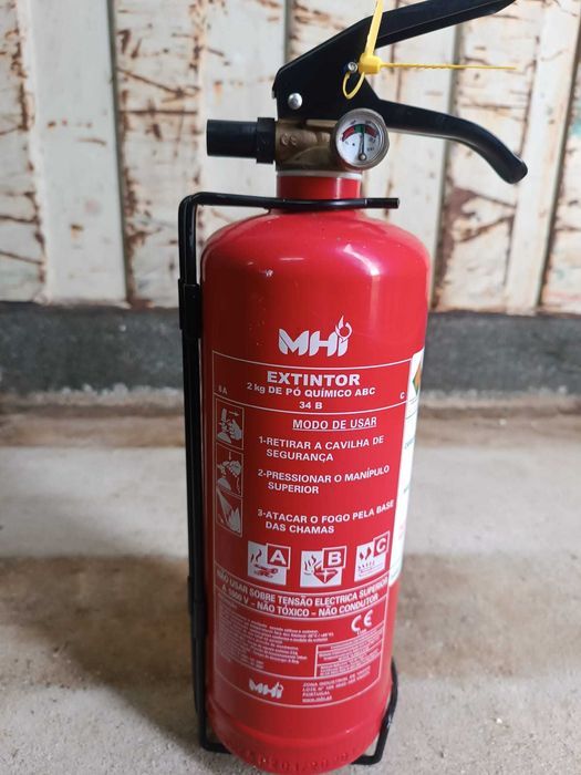 Várias ferramentas de jardinagem