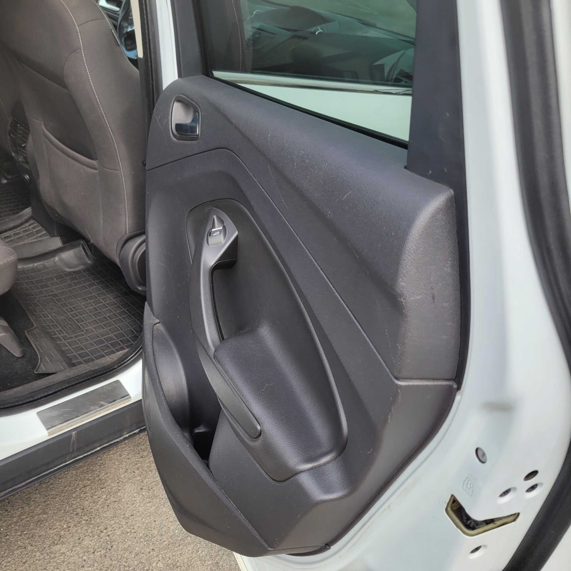 Продам Ford Kuga 2013 дизель 2л передній