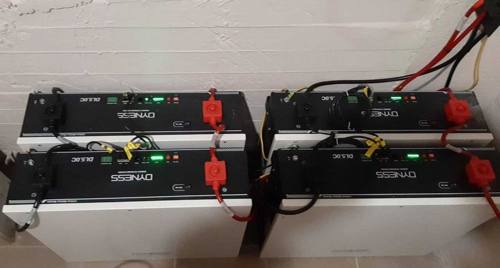 Монтаж систем безперебійного живлення , інверторів , літієвих батарей