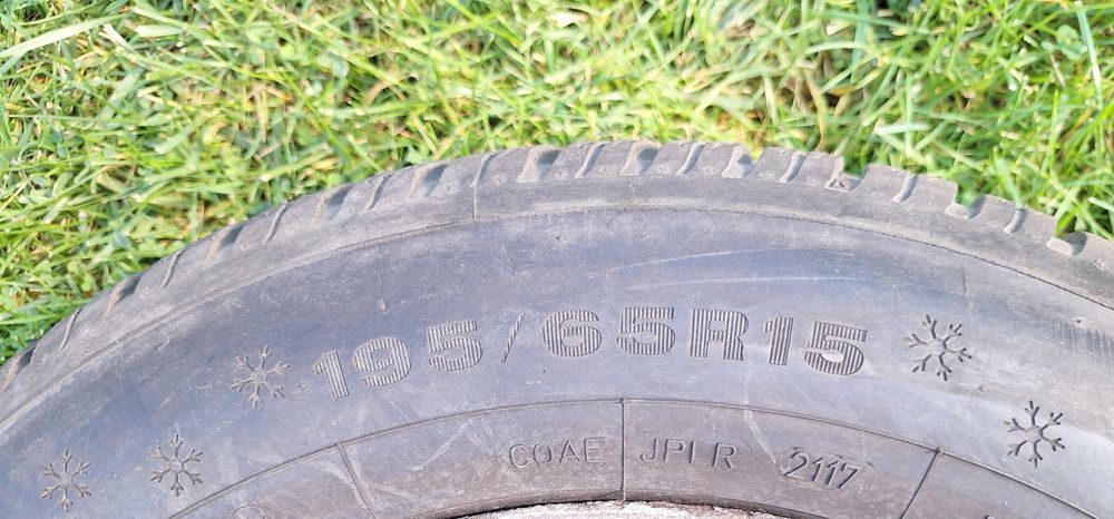 4x Dunlop Winter Response 2 - 2017 rok - 195/65/15 - 7mm