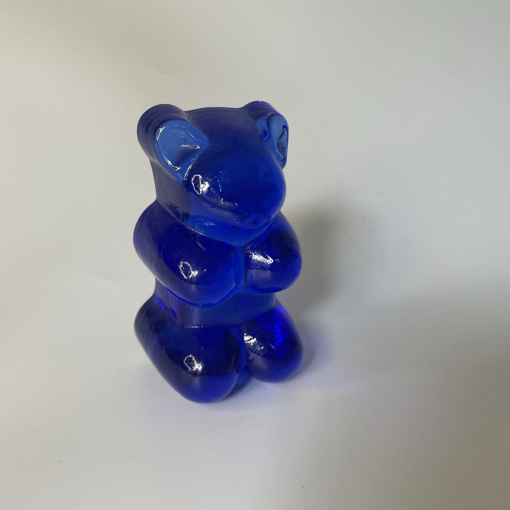Miś Haribo szklana figurka przycisk kobaltowy niebieski