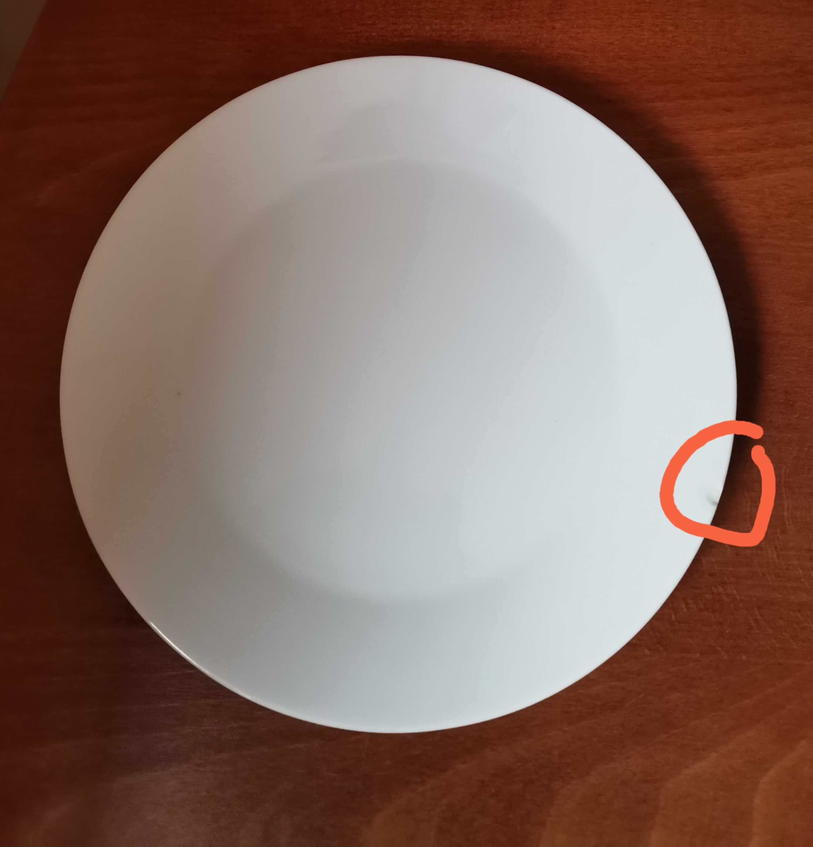 Białe porcelanowe talerze IKEA