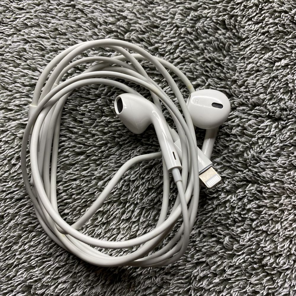 Наушники Apple Lightning A1748