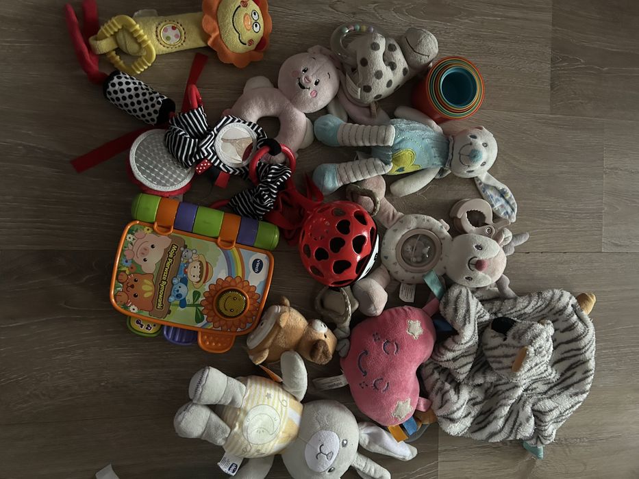 Zestaw zabawek kroliczek swieci i gra