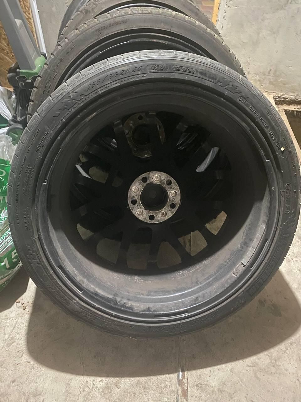Продам летнюю резину Michelin 255/35 ZR20. Лето. Отличное состояние
