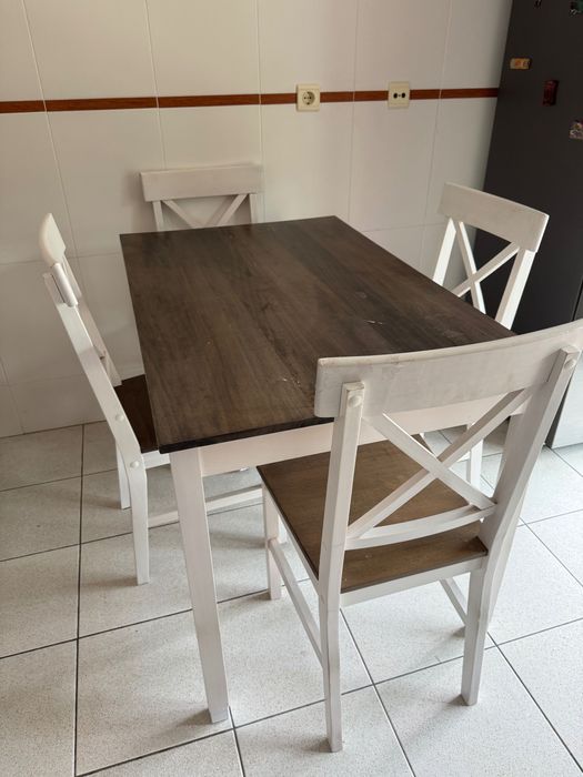 Mesa + 4 cadeiras