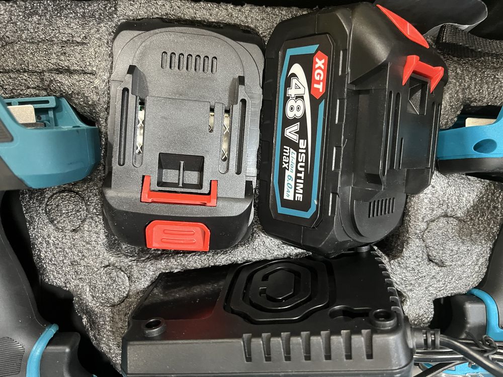 Maquina de impacto e aparatusafora com cabeça em aço