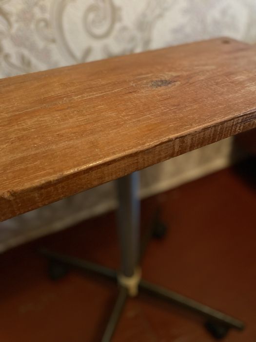 Деревʼяний журнальний столик на колесах БЕРЕЗАНЬ